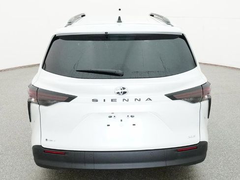 New 2026 Toyota Sienna XLE FWD image 12