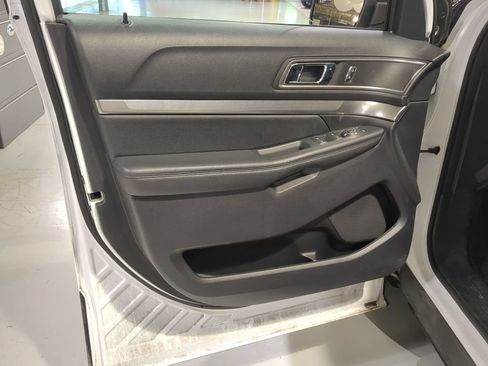 Used 2018 Ford Explorer XLT w/ Equipment Group 201A AWD/4WD image 16