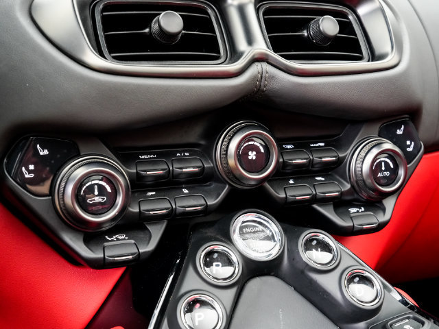 Used 2022 Aston Martin V8 Vantage Roadster RWD image 19