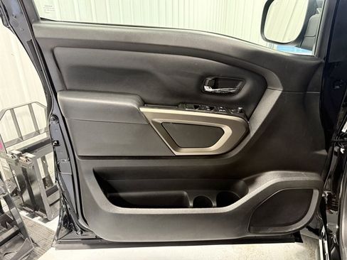 Used 2024 Nissan Titan SV w/ SV Bronze Edition Package image 8