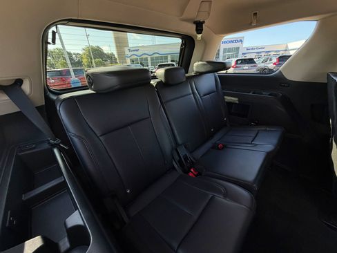 Used 2023 Ford Expedition XLT RWD image 28