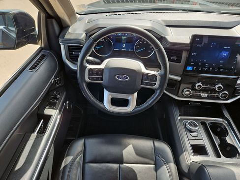 Used 2022 Ford Expedition XLT image 28