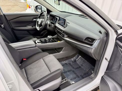 Used 2024 Nissan Rogue SV image 19