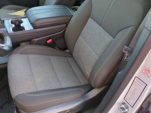 Used 2025 GMC Acadia Elevation image 17