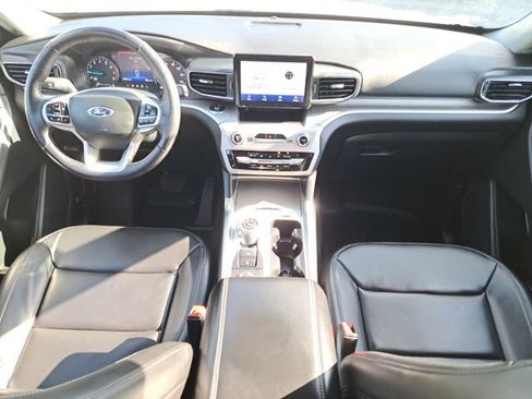 Certified 2022 Ford Explorer XLT w/ Equipment Group 202A image 15