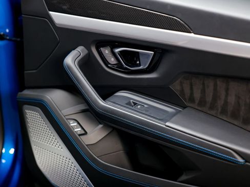 Used 2019 Lamborghini Urus image 24