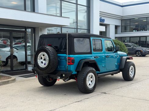 Used 2024 Jeep Wrangler Unlimited Rubicon w/ Convenience Group AWD/4WD image 4