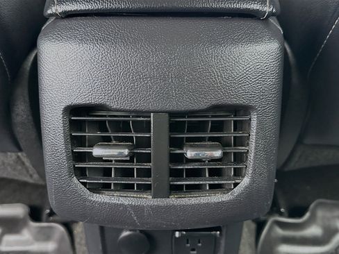 Used 2018 Ford Fusion SE w/ Equipment Group 601A FWD image 17