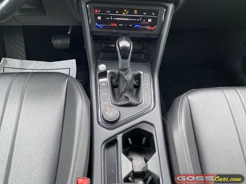 Used 2024 Volkswagen Tiguan SE image 12