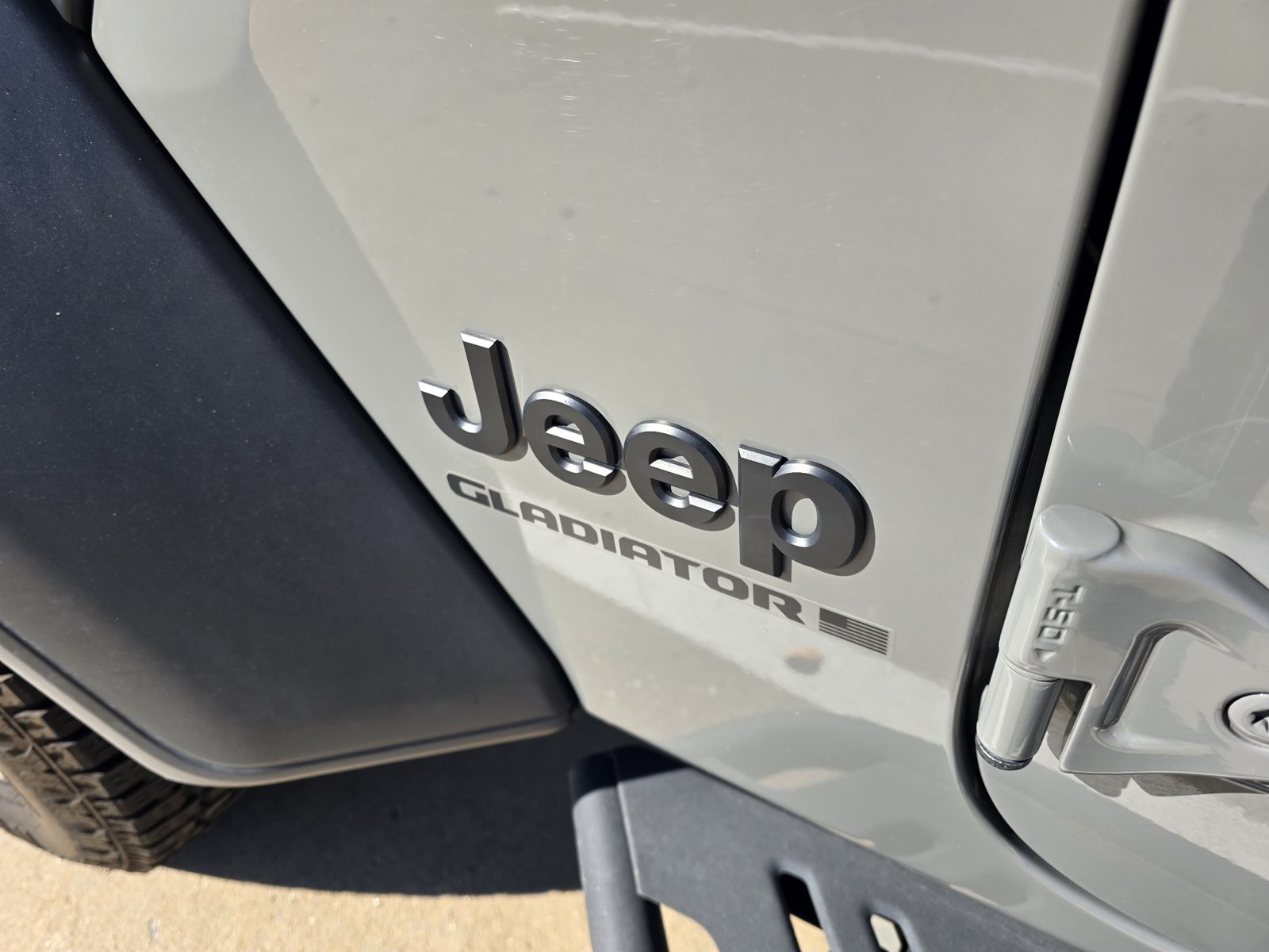Used 2023 Jeep Gladiator Sport AWD/4WD image 11