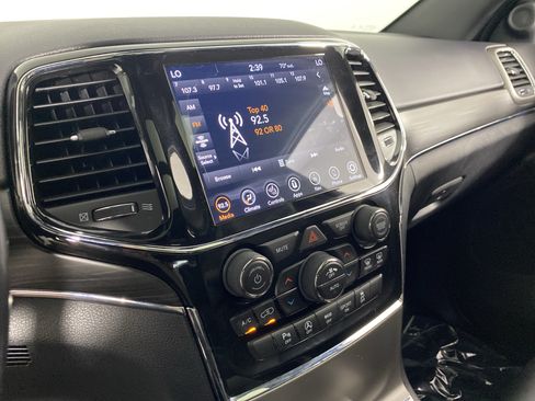 Used 2021 Jeep Grand Cherokee Limited w/ Sun & Sound Group AWD/4WD image 30