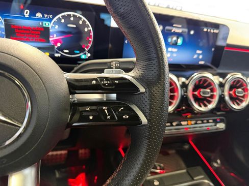 Used 2024 Mercedes-Benz GLB 250 4MATIC image 36