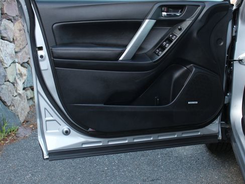 Used 2016 Subaru Forester 2.5i Limited image 11