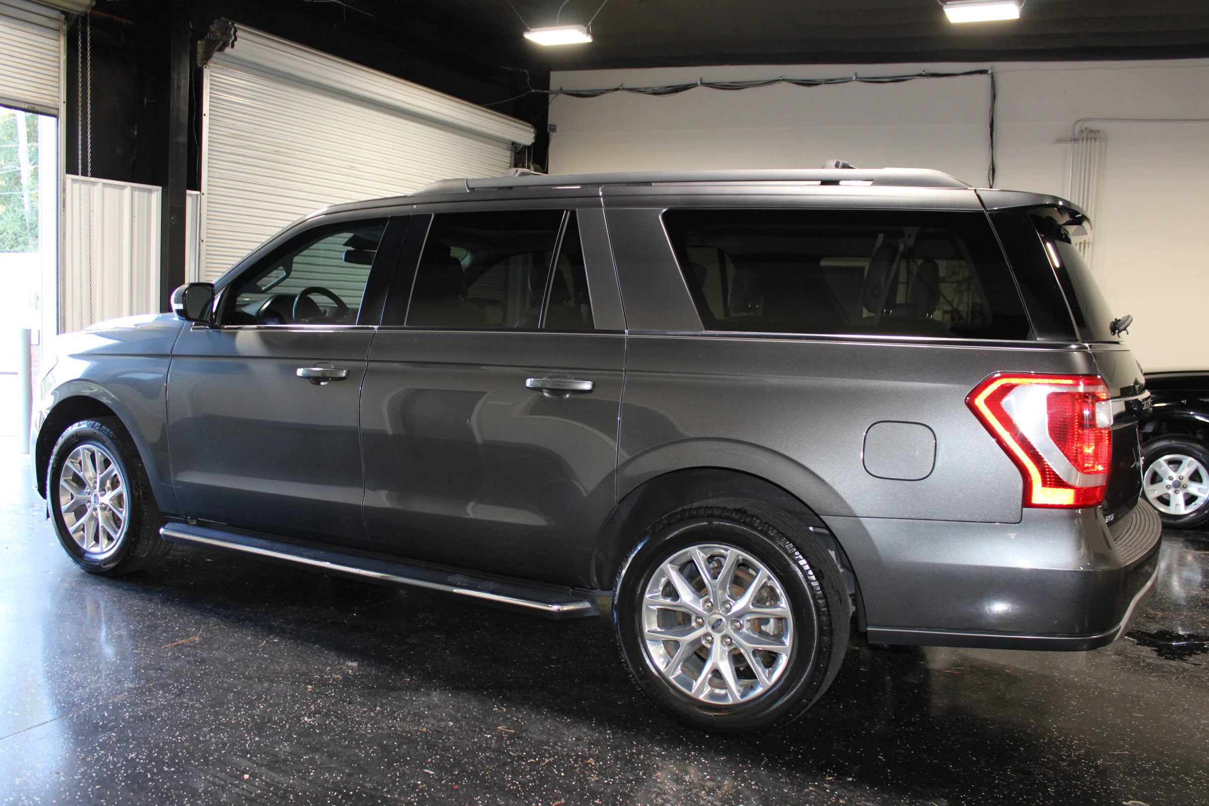 Used 2020 Ford Expedition Max XLT w/ Equipment Group 202A RWD image 5