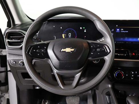 Used 2025 Chevrolet TrailBlazer LT AWD/4WD image 35