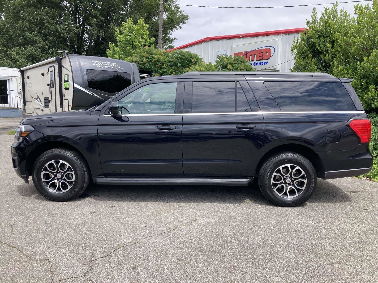 Used 2024 Ford Expedition Max XLT RWD image 8