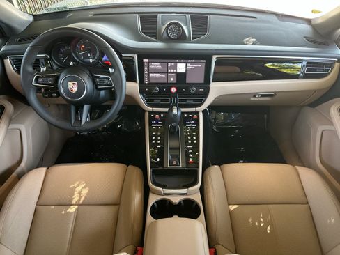 Certified 2025 Porsche Macan AWD/4WD image 6