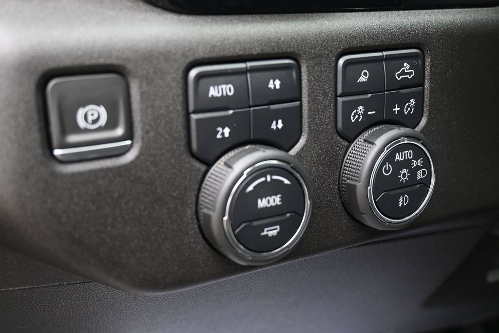 Used 2024 Chevrolet Silverado 2500 High Country w/ Technology Package AWD/4WD image 26