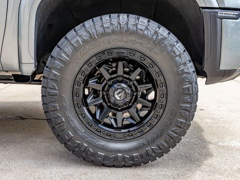 Used 2025 GMC Sierra 2500 AT4 w/ Technology Package AWD/4WD image 12