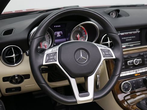 Used 2015 Mercedes-Benz SLK 250 image 10