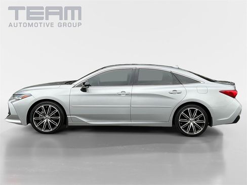 Used 2019 Toyota Avalon Touring image 4