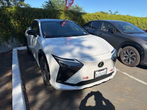 Used 2023 Lexus RZ 450e Premium w/ Technology Package image 2