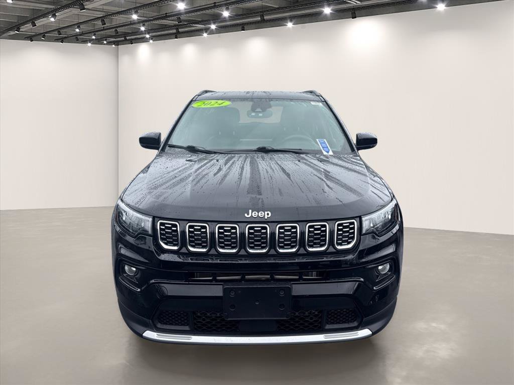Used 2024 Jeep Compass Limited AWD/4WD image 2