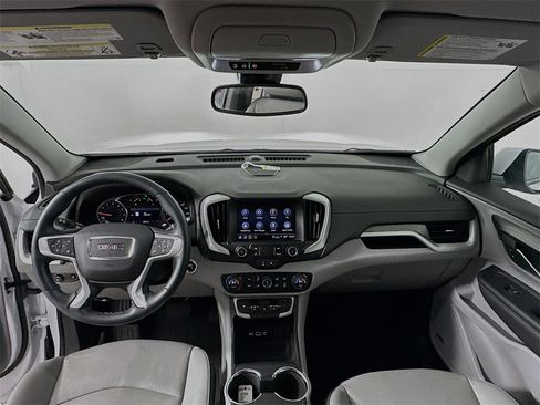 Used 2023 GMC Terrain SLT w/ Infotainment Package II image 3