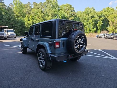 Used 2024 Jeep Wrangler Unlimited w/ Convenience Group AWD/4WD image 7