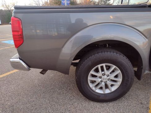 Used 2021 Nissan Frontier SV w/ SV Utility Package image 8