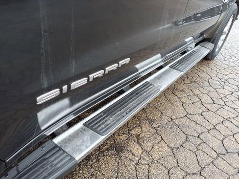 Used 2022 GMC Sierra 1500 SLT w/ SLT Premium Package image 17