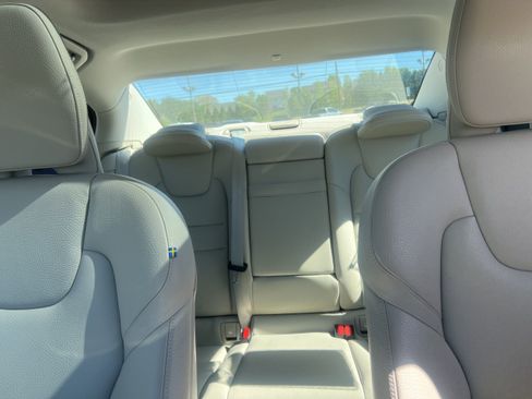 Used 2020 Volvo S60 T6 Momentum AWD/4WD image 23