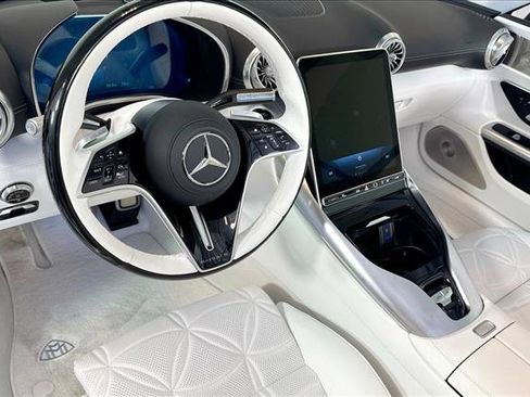 New 2026 Mercedes-Benz Maybach SL 680 image 9