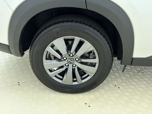 Used 2025 Nissan Pathfinder SV AWD/4WD image 12