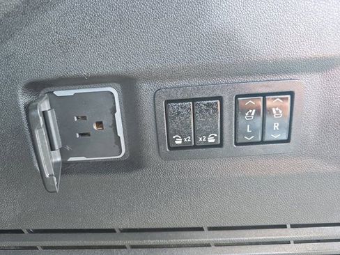 Used 2022 Chevrolet Tahoe Z71 w/ Luxury Package image 16