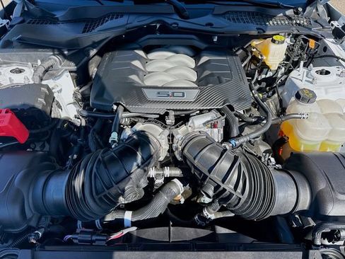 Used 2025 Ford Mustang GT Premium RWD image 34