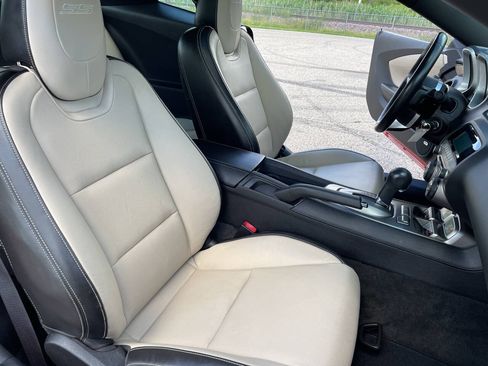 Used 2010 Chevrolet Camaro SS w/ LPO, Ground Effects Package RWD image 8