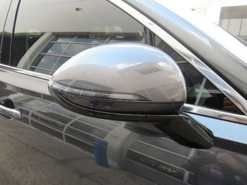 Used 2023 Genesis GV70 2.5T w/ Select Package image 25