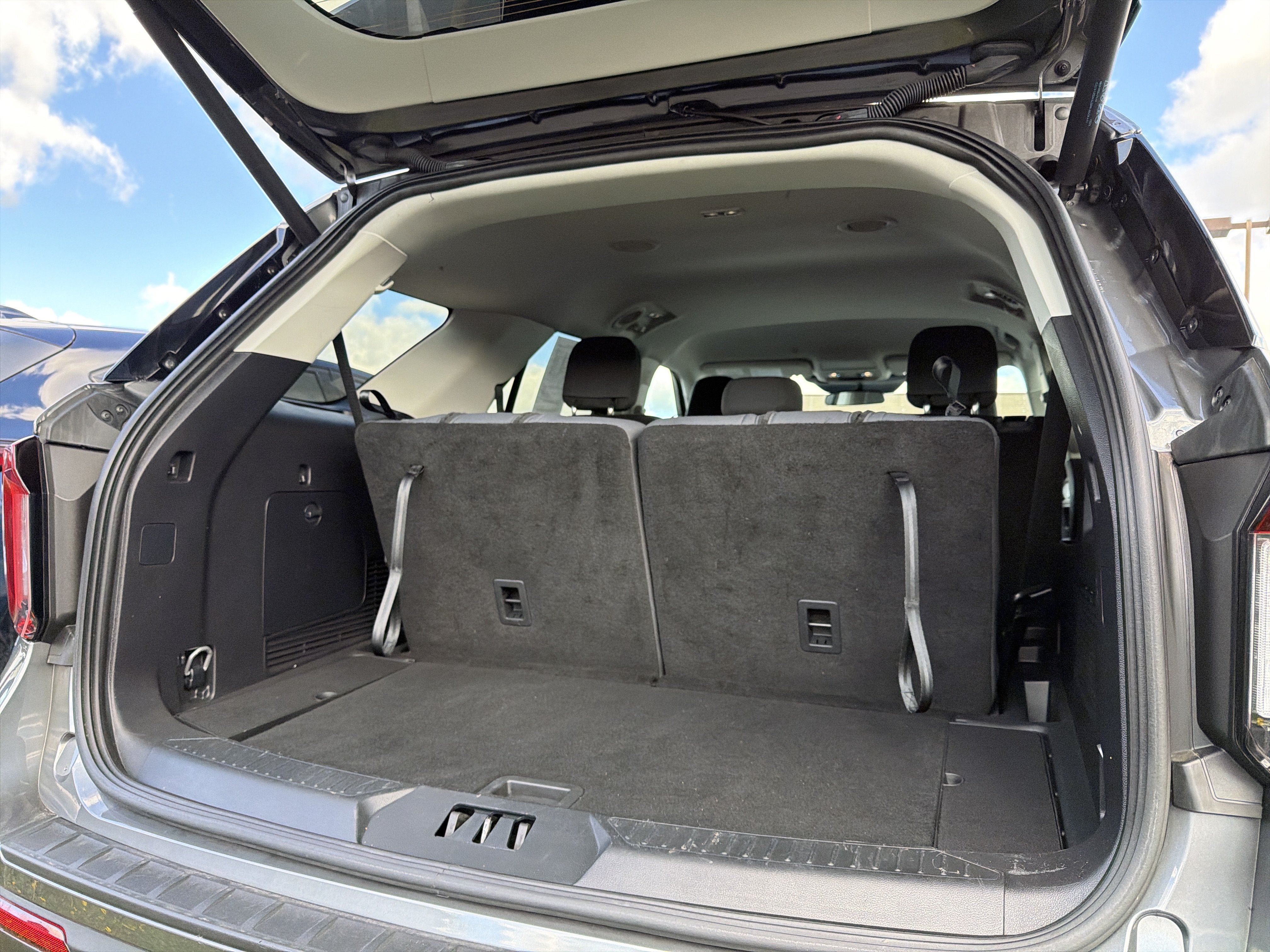 Used 2025 Ford Explorer Active AWD/4WD image 26