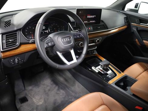 Used 2023 Audi Q5 2.0T Premium w/ Convenience Package image 4