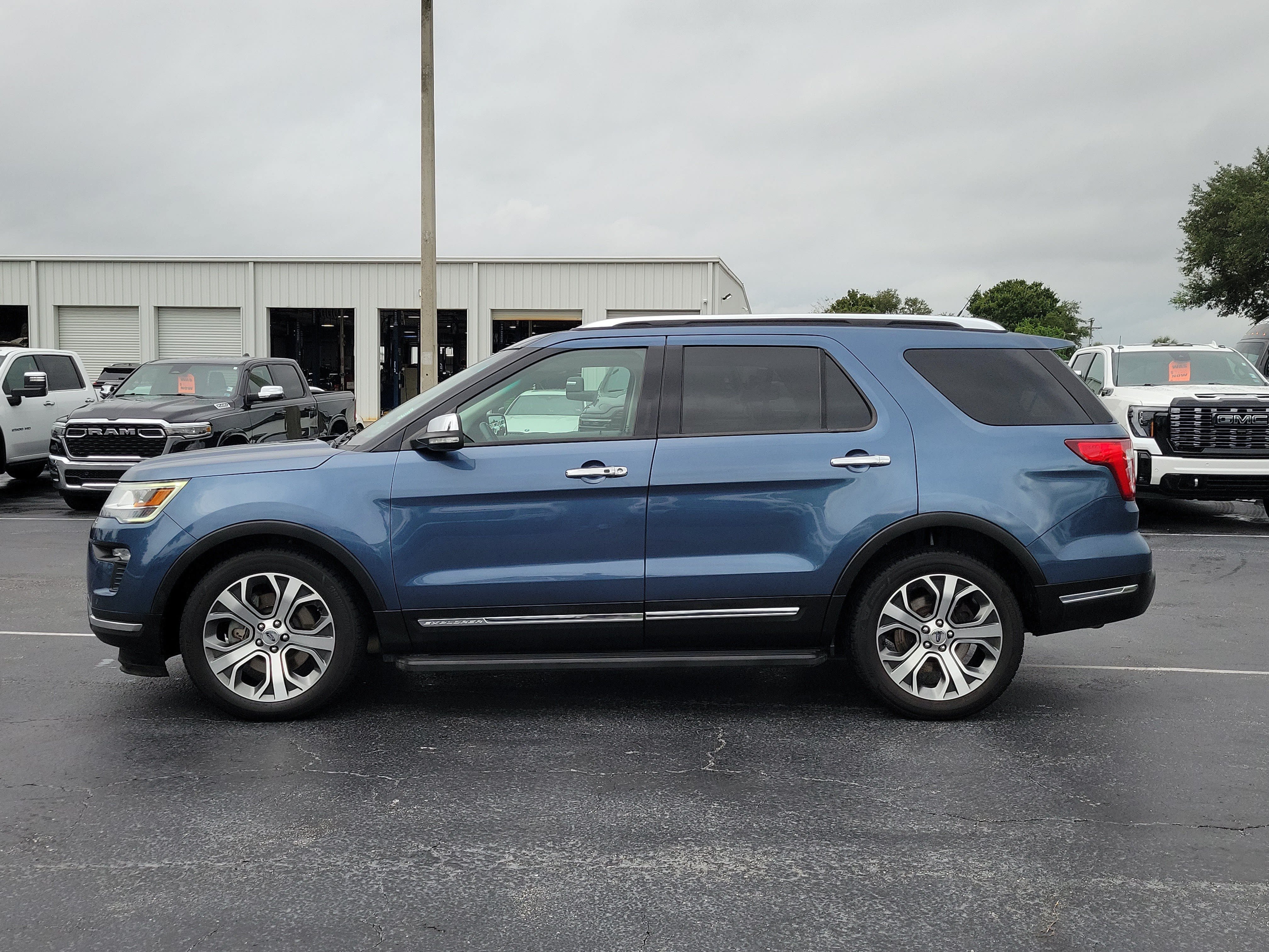 Used 2019 Ford Explorer Limited w/ Limited Luxury Package FWD image 6