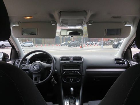 Used 2014 Volkswagen Golf 4-Door image 12