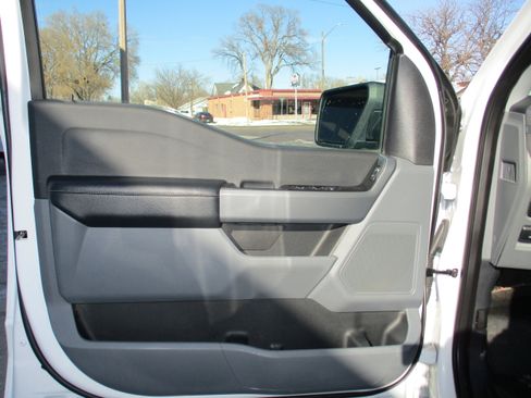 Used 2022 Ford F150 XLT image 11