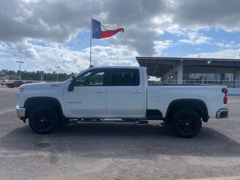 Used 2023 Chevrolet Silverado 2500 LT w/ Convenience Package AWD/4WD image 4