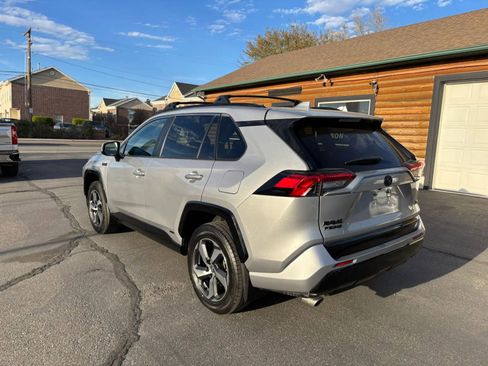 Used 2021 Toyota RAV4 SE w/ Weather & Moonroof Package image 7