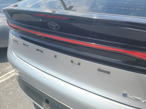 Used 2023 Toyota Prius LE FWD image 11