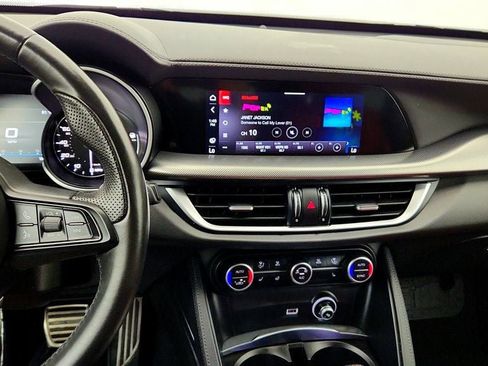 Used 2022 Alfa Romeo Stelvio Veloce AWD/4WD image 18