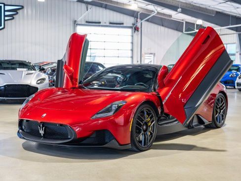 Used 2023 Maserati MC20 Coupe image 2