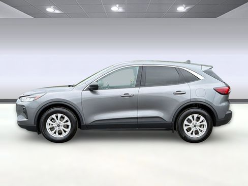 Certified 2023 Ford Escape Active AWD/4WD image 2