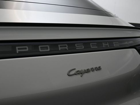 Certified 2023 Porsche Cayenne Platinum Edition image 14